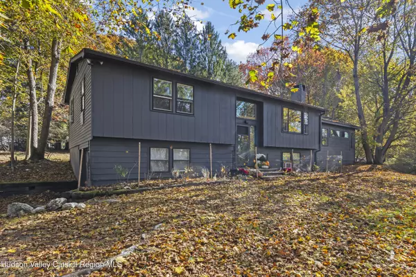 63 Cherokee DR, Hillsdale, NY 12529