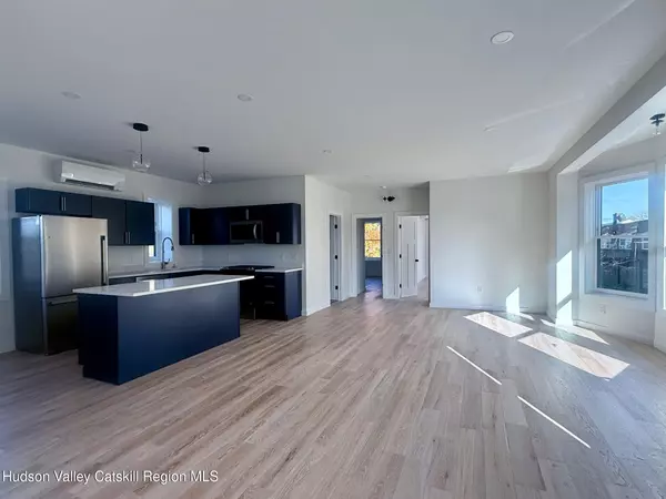 Kingston, NY 12401,1 Main ST #2