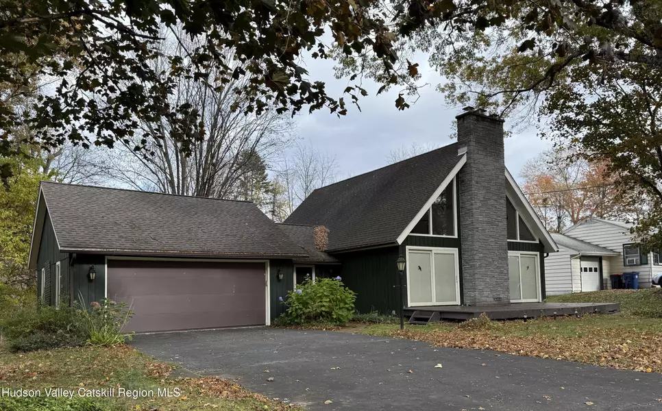 21 Cramer RD, Rhinebeck, NY 12572