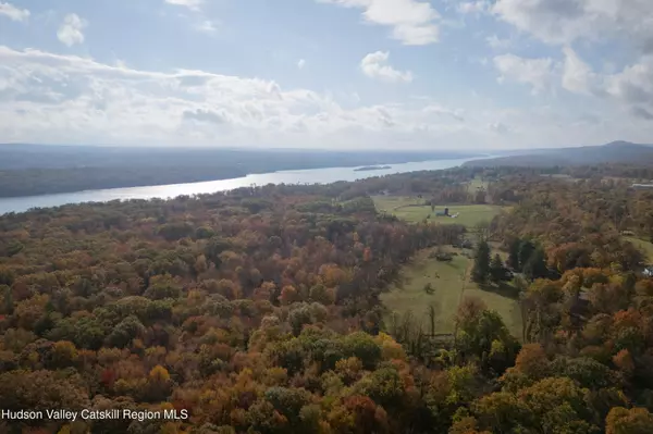 38 Hudson LN, Ulster Park, NY 12487