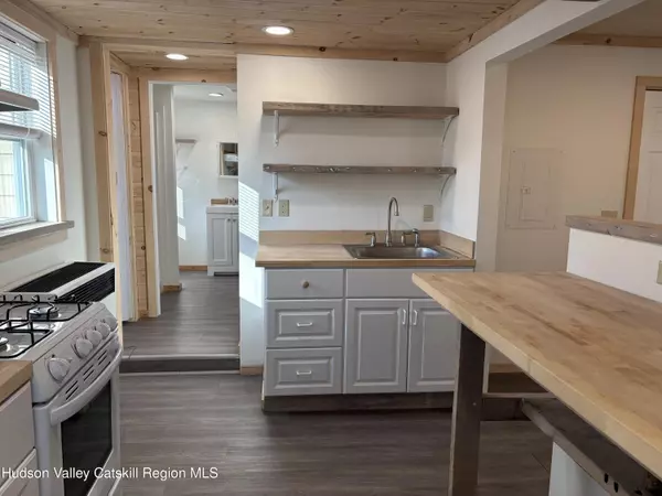 Saugerties, NY 12477,18 Market ST #2