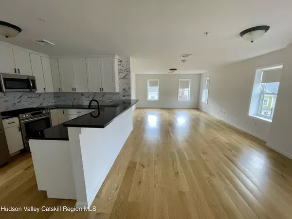 Hudson, NY 12534,202 Warren ST #2