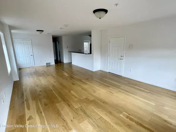 Hudson, NY 12534,202 Warren ST #2