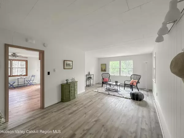 Saugerties, NY 12477,376 Band Camp RD