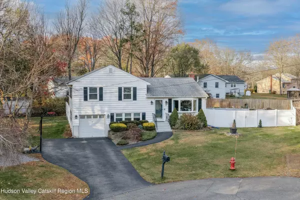Rhinebeck, NY 12572,9 Mountain View CT