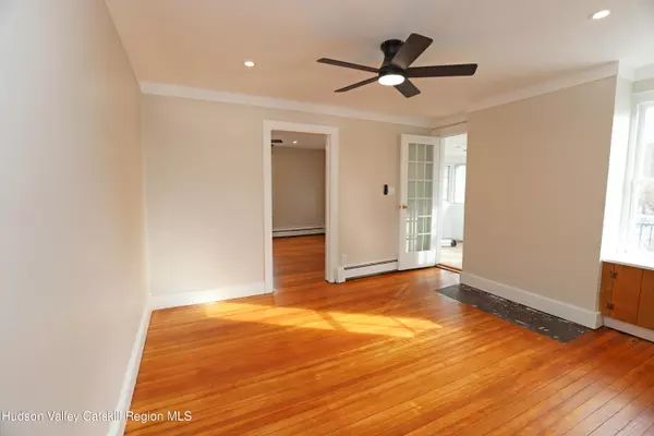 Saugerties, NY 12477,340 Main ST