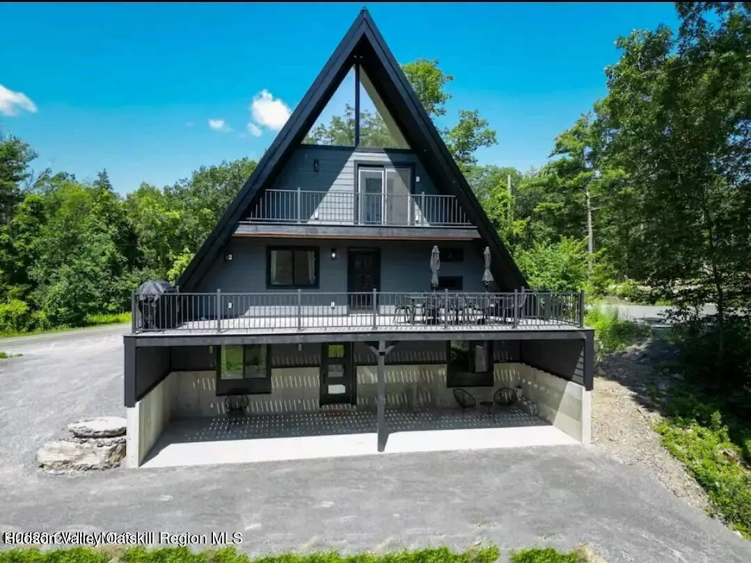 Athens, NY 12015,686 Green Lake RD