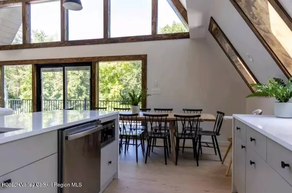 Athens, NY 12015,686 Green Lake RD