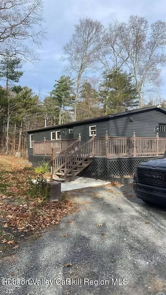 Athens, NY 12015,690 Green Lake RD