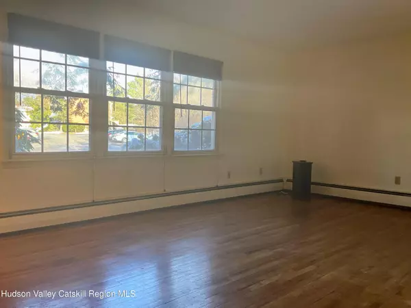 New Paltz, NY 12561,3-3 Huguenot ST