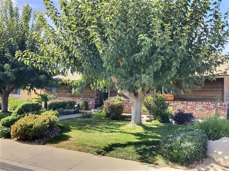 735 N Princeton Avenue, Coalinga, CA 93210