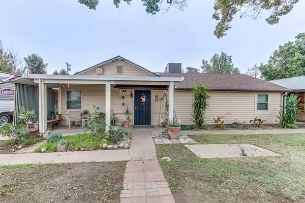 255 W Locust Avenue, Pinedale, CA 93650