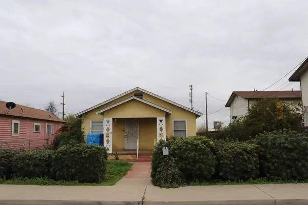 Dinuba, CA 93618,129 S P