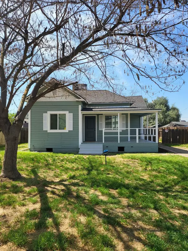 463 N Whitney, Dinuba, CA 93618