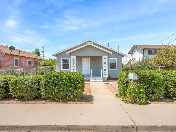 129 S P Street, Dinuba, CA 93618