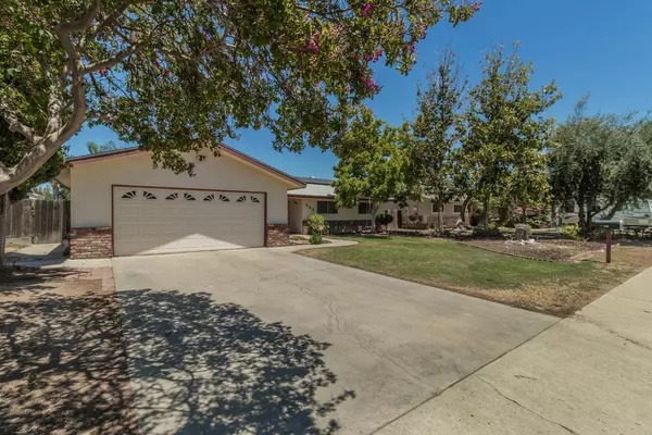 565 E Sequoia Drive, Dinuba, CA 93618