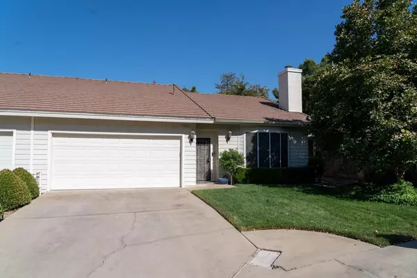 544 Village Court, Dinuba, CA 93618