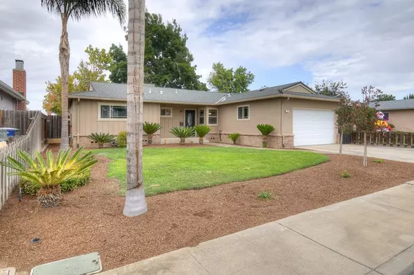 179 W Ashcroft Avenue, Clovis, CA 93612