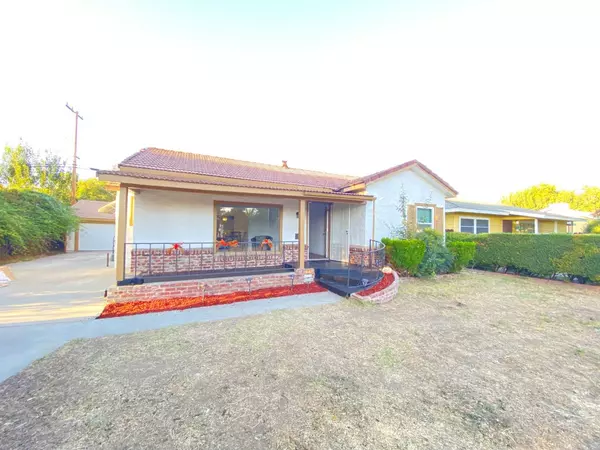 1036 E La Mesa Drive, Tulare, CA 93274