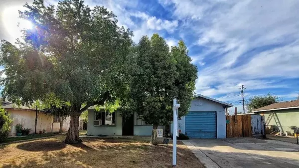 473 N Smith Avenue, Dinuba, CA 93618