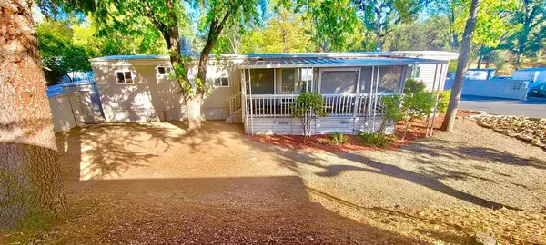 39678 Road 425B  Unit 27, Oakhurst, CA 93644