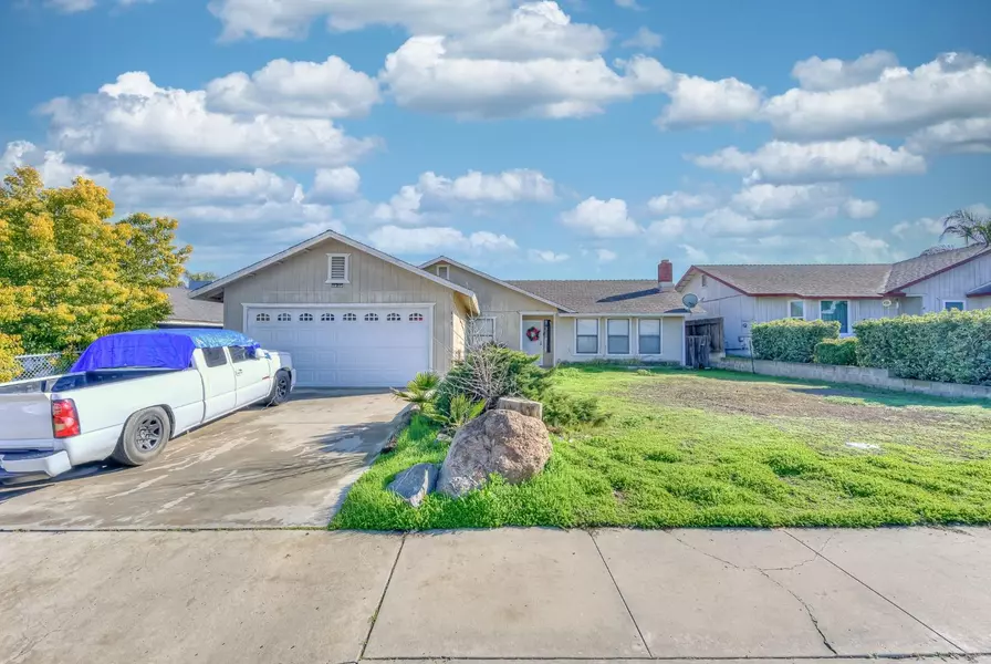 476 Sunwood Street, Porterville, CA 93257