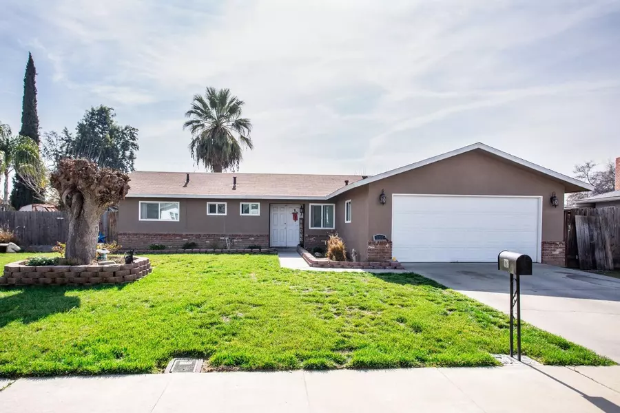 778 W Bloomingdale, Dinuba, CA 93618