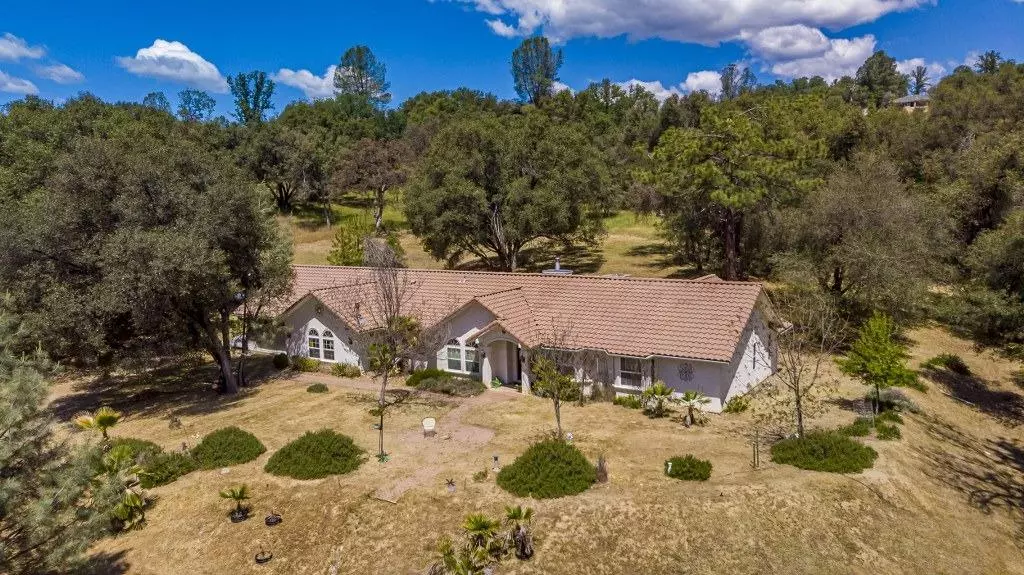 40121 Woodsong Way, Oakhurst, CA 93644