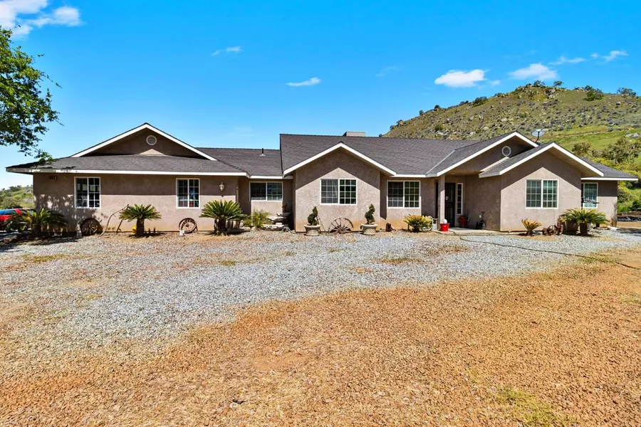 39453 Pepperweed Road, Squaw Valley, CA 93675