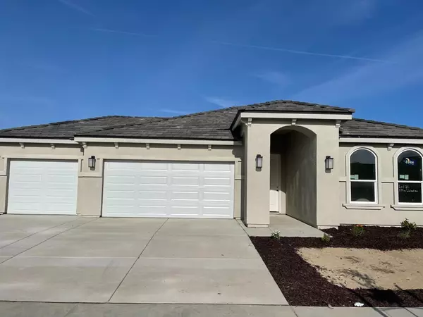 174 N Walnut, Kerman, CA 93630