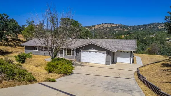 29749 Corral Court, Coarsegold, CA 93614