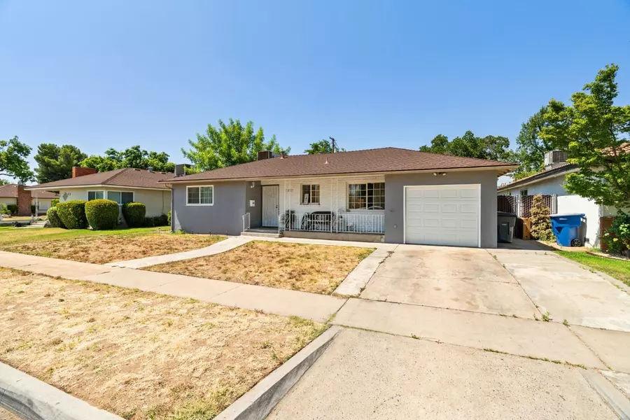 3433 E Fedora Avenue, Fresno, CA 93726