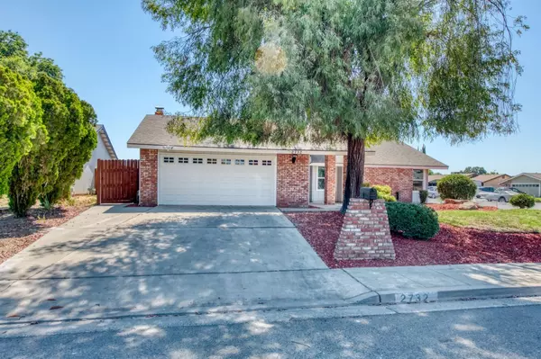 2732 S Silvervale St, Visalia, CA 93277