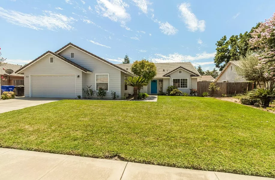 336 E Ramblewood Drive, Dinuba, CA 93618