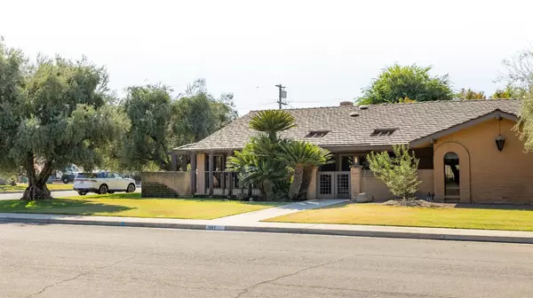 1660 Windsor Drive, Kingsburg, CA 93631