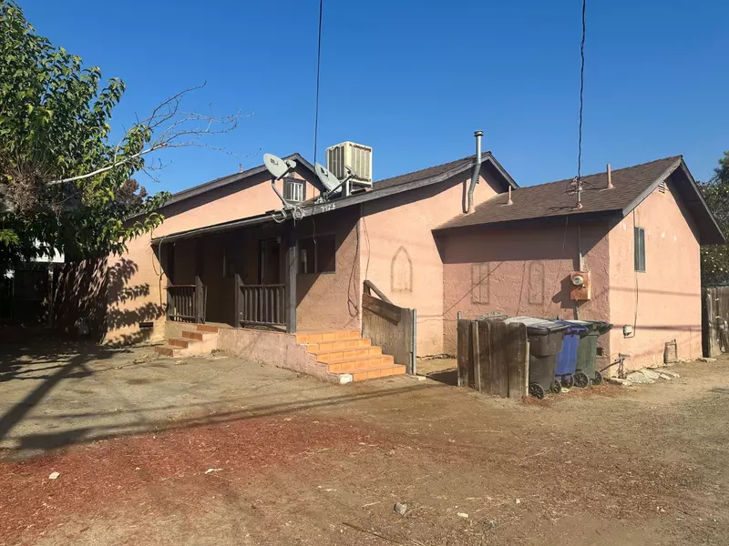 742 3RD Street, Parlier, CA 93648