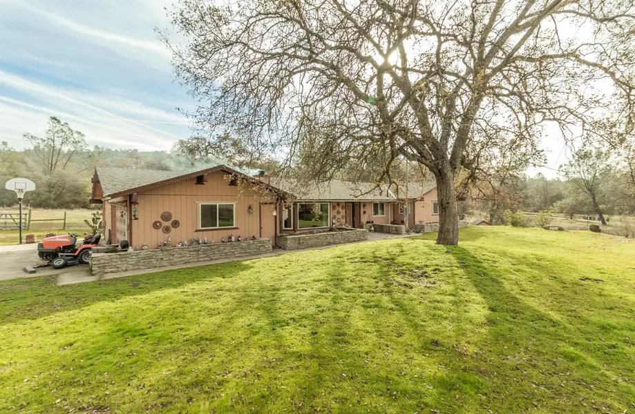 30296 Gooseberry Lane, Prather, CA 93651