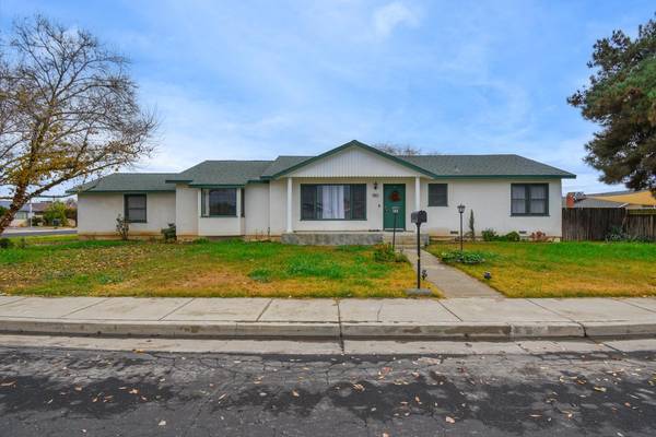 2021 Neill Way, Hanford, CA 93230