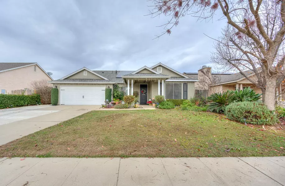 2728 Holt Avenue, Sanger, CA 93657