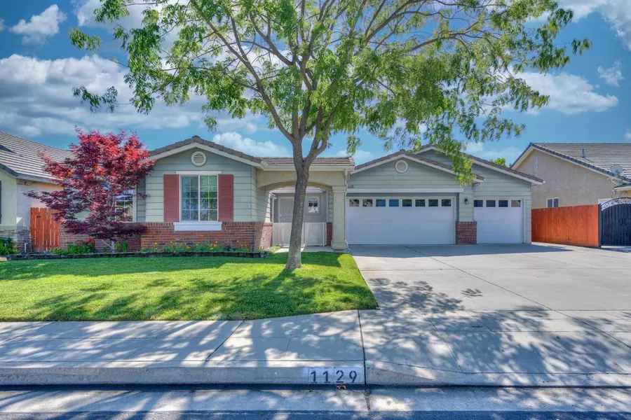 1129 Megan Avenue, Clovis, CA 93611