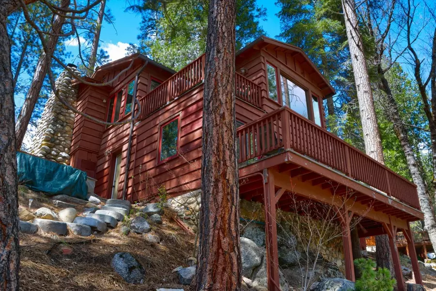 2576 Chilnualna Lane, Yosemite, CA 95389