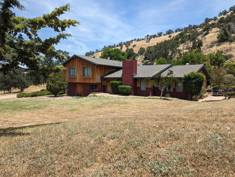 37730 Barberry Lane, Squaw Valley, CA 93675