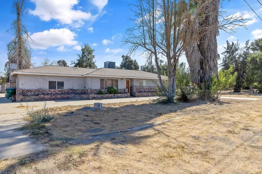 6125 E Mount Whitney Avenue, Laton, CA 93242