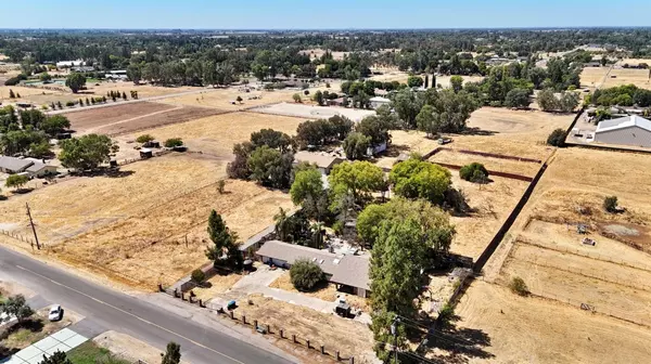 6033 N Indianola Avenue, Clovis, CA 93619