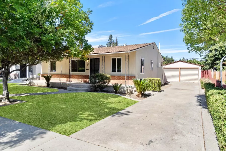 3205 E Lansing Way, Fresno, CA 93726