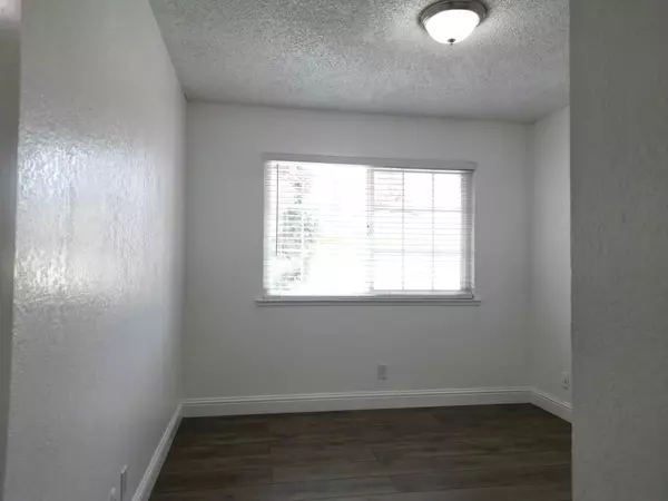 Clovis, CA 93612,451 W Santa Ana Avenue Unit 4