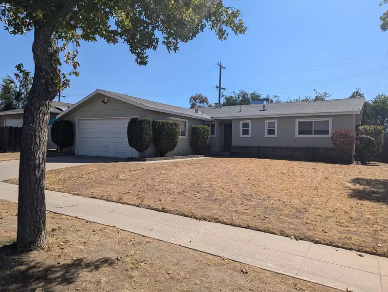 1904 E Portola Avenue, Fresno, CA 93726