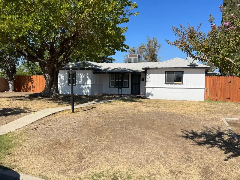 2305 E Sussex Way, Fresno, CA 93726