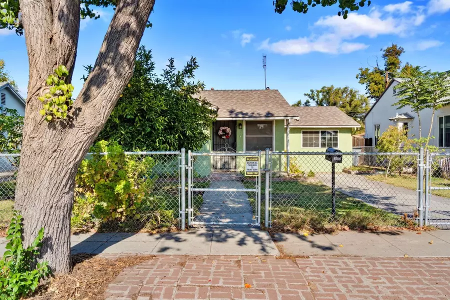 3143 E Lamona Avenue, Fresno, CA 93703