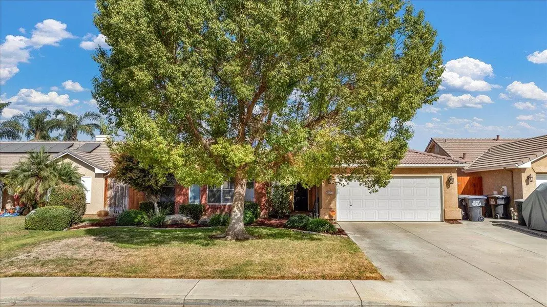 5526 W Dorothea Avenue, Visalia, CA 93277